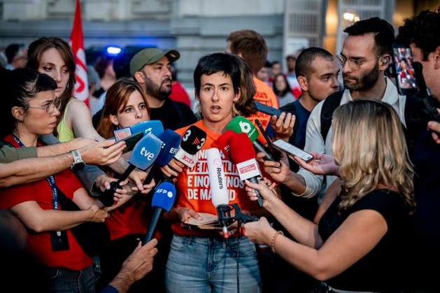 Pot-and-Pan Protest for Housing in Madrid Alicia del Río, spokesperson for the Madrid Tenants Union, speaks to the media during a pot-and-pan protest for housing in front of Madrid City Hall on October 1, 2026, in Madrid, Spain October 1, 2026 POT-AND-PAN PROTEST HOUSING PROTEST TENANTS RENTS MARCH Madrid Madrid, Spain  Copyright: xA.xPÃ rezxMecax 7813828