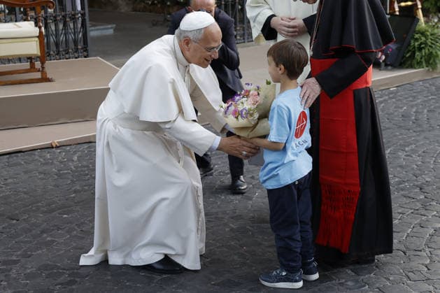 Pope Leo XIV recites the Rosary for Peace with children VATICAN CITY, VATICAN - OCTOBER 01: (----EDITORIAL USE ONLY - MANDATORY CREDIT - RICCARDO DE LUCA POOL HANDOUT - NO MARKETING NO ADVERTISING CAMPAIGNS - DISTRIBUTED AS A SERVICE TO CLIENTS----) Pope Leo XIV recites the Rosary for Peace at the Lourdes Grotto in the Vatican Gardens, at the Vatican, October 01, 2026. Between 700 and 1,000 children from schools and parishes in Rome joined the Pontiff for the beginning of the One Million Children Praying the Rosary initiative promoted by the catholic organization Aid to the Church in Need (ACN). Riccardo De Luca POOL Handout Anadolu Vatican City Vatican. Editorial use only. Please get in touch for any other usage.  Copyright: x2026xAnadoluxRiccardoxDexLucax xPOOLx xHandoutx