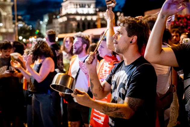 Pot-and-Pan Protest for Housing in Madrid: Dozens of people took part in a pot-and-pan protest for housing in front of Madrid City Hall on October 1, 2026, in Madrid, Spain, October 1, 2026, POT-AND-PAN PROTEST, HOUSING, TENANTS, RENTS, PROTEST, RALLY, ON FOOT, Madrid, Madrid, Spain Copyright: xA.xPÃ rezxMecax 7813862