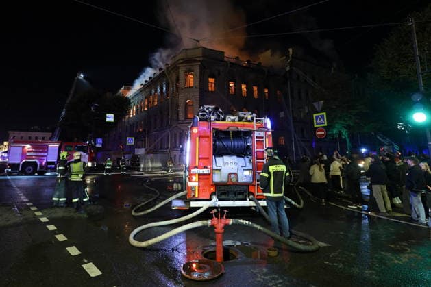 RUSSIA, ST PETERSBURG - OCTOBER 1, 2026: Fire crews battle a fire at the Miller Manions in St Isaac s Square. Valentin Yegorshin TASS  98632767