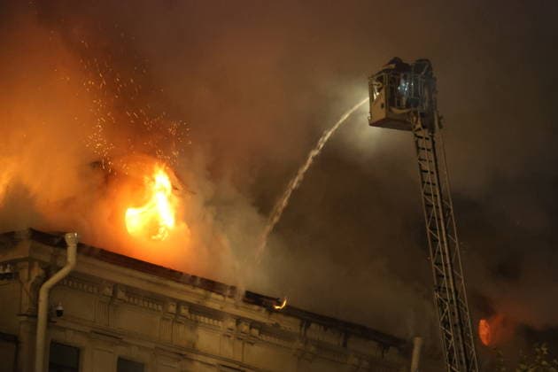 RUSSIA, ST PETERSBURG - OCTOBER 1, 2026: Fire crews battle a fire at the Miller Manions in St Isaac s Square. Valentin Yegorshin TASS  98638150
