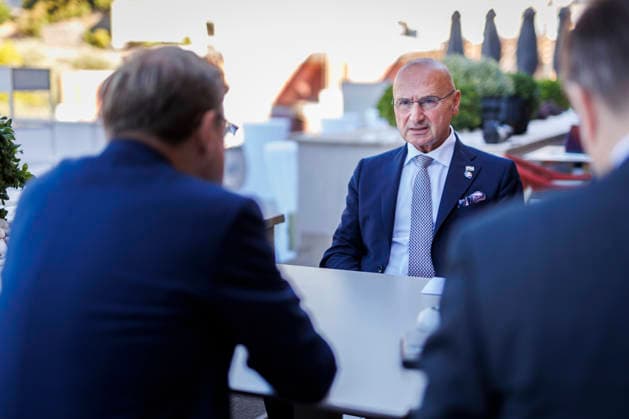 (L-R). Johann Wadephul (CDU), Bundesaussenminister, aufgenommen im Rahmen eines Gespraeches mit seinem kroatischen Amtskollegen, Gordan Grlic Radman, im Rahmen des Berlin-Prozesses in Montenegro, Przno, 01.10.2026. Fotografiert im Auftrag des Auswaertigen Amtes. Przno Montenegro Copyright: xAmreixSchulzx