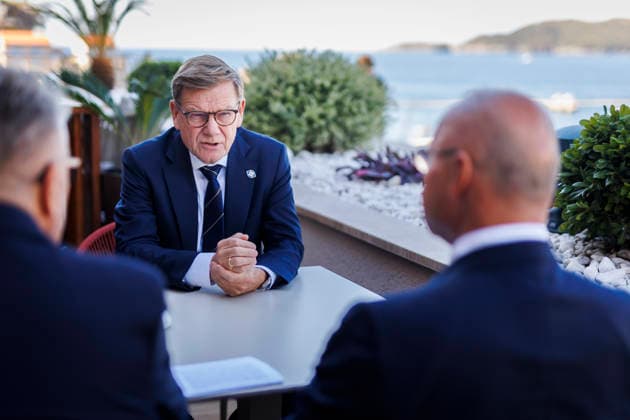 (L-R) Johann Wadephul (CDU), Bundesaussenminister, aufgenommen im Rahmen eines Gespraeches mit seinem kroatischen Amtskollegen, Gordan Grlic Radman, im Rahmen des Berlin-Prozesses in Montenegro, Przno, 01.10.2026. Fotografiert im Auftrag des Auswaertigen Amtes. Przno Montenegro Copyright: xAmreixSchulzx