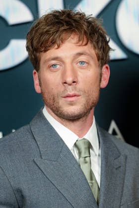 Jeremy Allen White attends the *The Social Reckoning* photocall at Le Pathé Palace on October 1, 2026, in Paris, France 460108 2026 10 01  Copyright: xLionelxGuericolasx xStarfacex STAR_460108_028