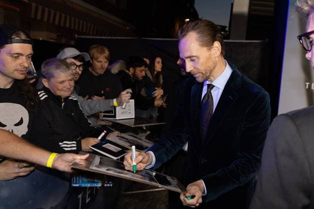 October 1, 2026, London, United Kingdom: Tom Hiddleston signs autographs for fans at the Gala Screening of TENZING at Curzon Mayfair, London.Cast and Guests attend the red carpet for the London Gala Screening of TENZING at Curzon Mayfair London United Kingdom  - ZUMAs197 20261001_aaa_s197_313 Copyright: xPhilxLewisx