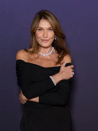 Carla Bruni at the Messika fashion show photo call in Paris on October 1, 2026 @ BestImage France  Copyright: xOLIVIERxBORDEx xBESTIMAGExOLIVIERxBORDEx xBESTIMAGEx