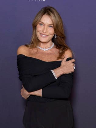 Carla Bruni at the Messika fashion show photo call in Paris on October 1, 2026 @ BestImage France  Copyright: xOLIVIERxBORDEx xBESTIMAGExOLIVIERxBORDEx xBESTIMAGEx