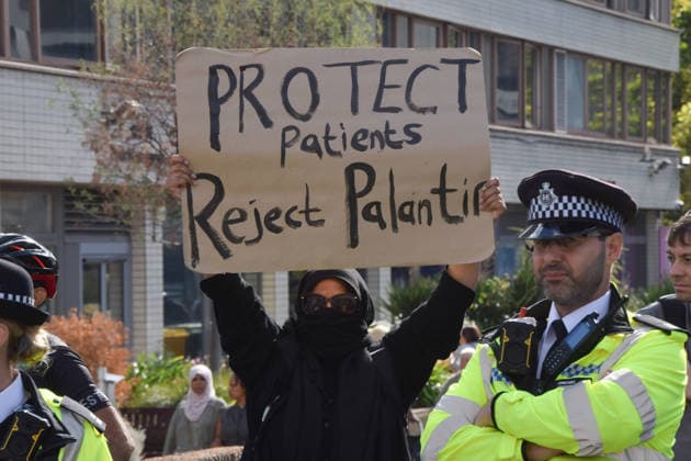 October 1, 2026, London, England, United Kingdom: Protesters gather outside St Thomas hospital calling on the UK government to keep the US tech company Palantir out of the NHS. London United Kingdom  - ZUMAv130 20261001_zip_v130_017 Copyright: xVukxValcicx
