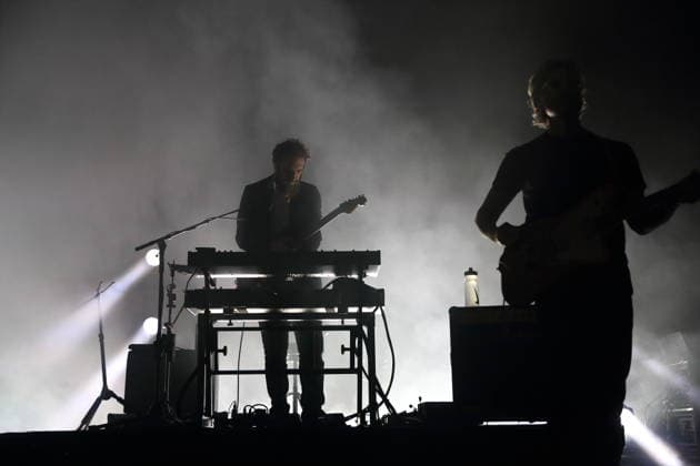 Zac Rae und Dave Depper, v.l., von der Band Death Cab for Cutie bei einem Konzert in der Columbiahalle in Berlin, 1. Oktober 2026. Death Cab for Cutie Konzert Berlin
