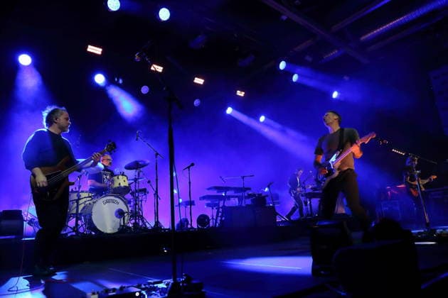 Nick Harmer, Jason McGerr, Zac Rae, Ben Gibbard und Dave Depper, v.l., von der Band Death Cab for Cutie bei einem Konzert in der Columbiahalle in Berlin, 1. Oktober 2026. Death Cab for Cutie Konzert Berlin