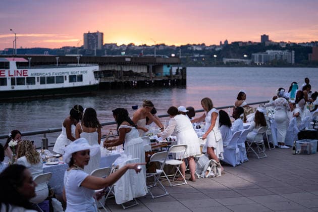 Diner en Blanc returns to New York City NEW YORK, UNITED STATES - OCTOBER 01: Hundreds of guests dressed in white gather at Pier 84 in Manhattan for New York City’s annual Diner en Blanc, in United States on October 01, 2026. Originating in Paris in 1988 and now staged across major global cities, the secretive pop-up event brings attendees together for an evening of open-air dining, music, and dancing along the Hudson River waterfront. Lokman Vural Elibol Anadolu New York United States. Editorial use only. Please get in touch for any other usage.  Copyright: x2026xAnadoluxLokmanxVuralxElibolx