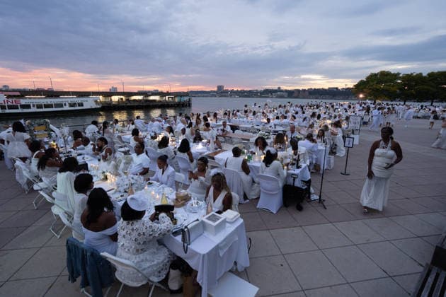 Diner en Blanc returns to New York City NEW YORK, UNITED STATES - OCTOBER 01: Hundreds of guests dressed in white gather at Pier 84 in Manhattan for New York City’s annual Diner en Blanc, in United States on October 01, 2026. Originating in Paris in 1988 and now staged across major global cities, the secretive pop-up event brings attendees together for an evening of open-air dining, music, and dancing along the Hudson River waterfront. Lokman Vural Elibol Anadolu New York United States. Editorial use only. Please get in touch for any other usage.  Copyright: x2026xAnadoluxLokmanxVuralxElibolx