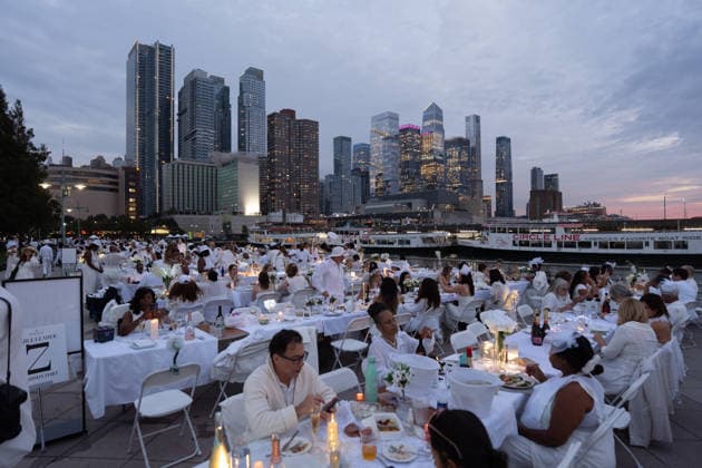 Diner en Blanc returns to New York City NEW YORK, UNITED STATES - OCTOBER 01: Hundreds of guests dressed in white gather at Pier 84 in Manhattan for New York City’s annual Diner en Blanc, in United States on October 01, 2026. Originating in Paris in 1988 and now staged across major global cities, the secretive pop-up event brings attendees together for an evening of open-air dining, music, and dancing along the Hudson River waterfront. Lokman Vural Elibol Anadolu New York United States. Editorial use only. Please get in touch for any other usage.  Copyright: x2026xAnadoluxLokmanxVuralxElibolx