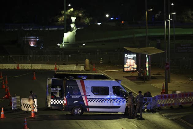 Emergency teams secure area after suspected bomb threat near Brazil Supreme Court BRASILIA, BRAZIL - OCTOBER 01: Emergency responders and security personnel secure the perimeter following a suspected bomb threat near the Federal Supreme Court (STF) in Brasilia, Brazil on October 01, 2026. Law enforcement officers cordoned off surrounding avenues and deployed specialized tactical units to inspect the area and ensure public safety. Mateus Bonomi Anadolu Brasilia Brazil. Editorial use only. Please get in touch for any other usage.  Copyright: x2026xAnadoluxMateusxBonomix