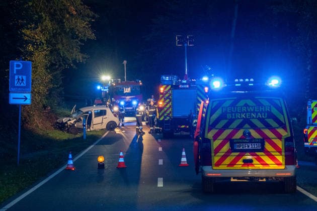 Zwei Pkw frontal kollidiert Beide Fahrer schwer verletzt Am 01.10.2026 kollidierten gegen 18:30 Uhr auf der L3408 zwischen Löhrbach und Birkenau zwei Pkw frontal. Beide Fahrzeugführer wurden schwer verletzt und nach der medizinischen Erstversorgung in ein Krankenhaus gebracht. Ein Rettungshubschrauber war an der Unfallstelle im Einsatz. Für die Rettungs- und Bergungsarbeiten wurde die L3408 vollständig gesperrt. Birkenau L 3408 Hessen Deutschland