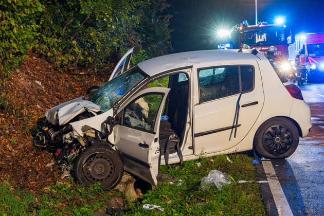 Zwei Pkw frontal kollidiert Beide Fahrer schwer verletzt Am 01.10.2026 kollidierten gegen 18:30 Uhr auf der L3408 zwischen Löhrbach und Birkenau zwei Pkw frontal. Beide Fahrzeugführer wurden schwer verletzt und nach der medizinischen Erstversorgung in ein Krankenhaus gebracht. Ein Rettungshubschrauber war an der Unfallstelle im Einsatz. Für die Rettungs- und Bergungsarbeiten wurde die L3408 vollständig gesperrt. Birkenau L 3408 Hessen Deutschland