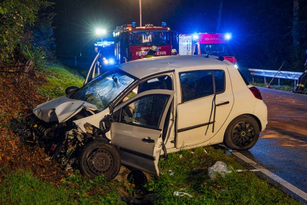 Zwei Pkw frontal kollidiert Beide Fahrer schwer verletzt Am 01.10.2026 kollidierten gegen 18:30 Uhr auf der L3408 zwischen Löhrbach und Birkenau zwei Pkw frontal. Beide Fahrzeugführer wurden schwer verletzt und nach der medizinischen Erstversorgung in ein Krankenhaus gebracht. Ein Rettungshubschrauber war an der Unfallstelle im Einsatz. Für die Rettungs- und Bergungsarbeiten wurde die L3408 vollständig gesperrt. Birkenau L 3408 Hessen Deutschland