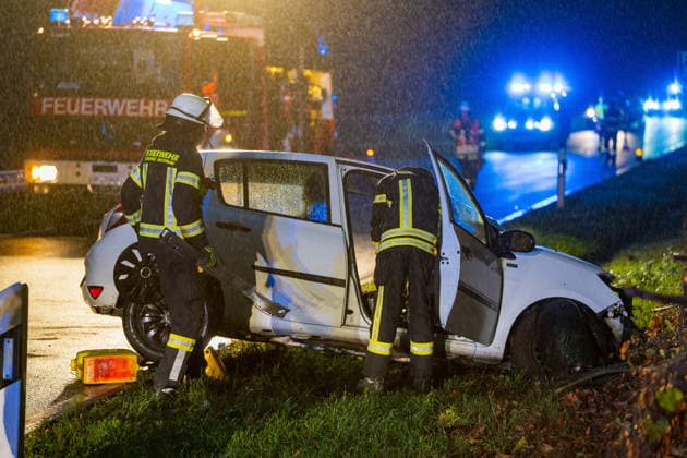 Zwei Pkw frontal kollidiert Beide Fahrer schwer verletzt Am 01.10.2026 kollidierten gegen 18:30 Uhr auf der L3408 zwischen Löhrbach und Birkenau zwei Pkw frontal. Beide Fahrzeugführer wurden schwer verletzt und nach der medizinischen Erstversorgung in ein Krankenhaus gebracht. Ein Rettungshubschrauber war an der Unfallstelle im Einsatz. Für die Rettungs- und Bergungsarbeiten wurde die L3408 vollständig gesperrt. Birkenau L 3408 Hessen Deutschland