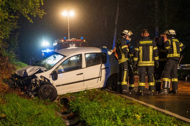 Zwei Pkw frontal kollidiert Beide Fahrer schwer verletzt Am 01.10.2026 kollidierten gegen 18:30 Uhr auf der L3408 zwischen Löhrbach und Birkenau zwei Pkw frontal. Beide Fahrzeugführer wurden schwer verletzt und nach der medizinischen Erstversorgung in ein Krankenhaus gebracht. Ein Rettungshubschrauber war an der Unfallstelle im Einsatz. Für die Rettungs- und Bergungsarbeiten wurde die L3408 vollständig gesperrt. Birkenau L 3408 Hessen Deutschland