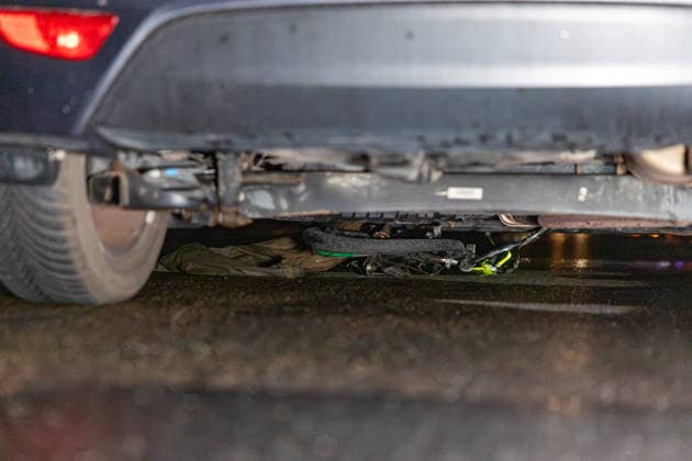 Fahrradfahrer auf Autobahn von PKW erfasst und tödlich verletzt 14 Fahrzeuge beteiligt Am 02.10.2026 kam es in der Nacht auf der A 66 zwischen Wallau und dem Wiesbadener Kreuz zu einem tödlichen Unfall. Ein Fahrradfahrer wurde von einem Pkw frontal erfasst und verstarb an der Unfallstelle. 14 Fahrzeuge waren in den Unfall verwickelt, die Autobahn blieb für die Unfallaufnahme bis tief in die Nacht voll gesperrt. Die Staatsanwaltschaft ermitteln den Unfallhergang durch einen Sachverständigen. Hofheim A 66 Hessen Deutschland