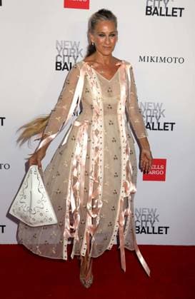 October 1, 2026, New York, New York, USA: Actor SARAH JESSICA PARKERÃäwearing a dress designed by Simone Rocha, seen during the red carpet arrivals for the New York City Fall Ballet Fall 2026 Gala held at the David Koch Theater at Lincoln Center. New York USA  - ZUMAk03_ 20261001_zaf_k03_065 Copyright: xNancyxKaszermanx