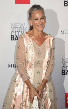 October 1, 2026, New York, New York, USA: Actor SARAH JESSICA PARKERÃäwearing a dress designed by Simone Rocha, seen during the red carpet arrivals for the New York City Fall Ballet Fall 2026 Gala held at the David Koch Theater at Lincoln Center. New York USA  - ZUMAk03_ 20261001_zaf_k03_073 Copyright: xNancyxKaszermanx