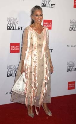 October 1, 2026, New York, New York, USA: Actor SARAH JESSICA PARKERÃäwearing a dress designed by Simone Rocha, seen during the red carpet arrivals for the New York City Fall Ballet Fall 2026 Gala held at the David Koch Theater at Lincoln Center. New York USA  - ZUMAk03_ 20261001_zaf_k03_064 Copyright: xNancyxKaszermanx