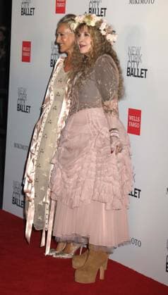 October 1, 2026, New York, New York, USA: SARAH JESSICA PARKERÃäwearing a dress designed by Simone Rocha and singer from rock band Fleetwood Mac, STEVIE NICKS wearing a dress by Mikimoto seen during the red carpet arrivals for the New York City Fall Ballet Fall 2026 Gala held at the David Koch Theater at Lincoln Center. New York USA  - ZUMAk03_ 20261001_zaf_k03_119 Copyright: xNancyxKaszermanx