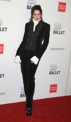 October 1, 2026, New York, New York, USA: Actor JULIA FOX seen during the red carpet arrivals for the New York City Fall Ballet Fall 2026 Gala held at the David Koch Theater at Lincoln Center. New York USA  - ZUMAk03_ 20261001_zaf_k03_121 Copyright: xNancyxKaszermanx