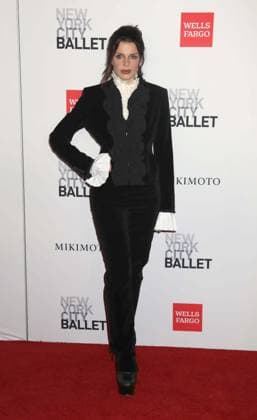 October 1, 2026, New York, New York, USA: Actor JULIA FOX seen during the red carpet arrivals for the New York City Fall Ballet Fall 2026 Gala held at the David Koch Theater at Lincoln Center. New York USA  - ZUMAk03_ 20261001_zaf_k03_124 Copyright: xNancyxKaszermanx