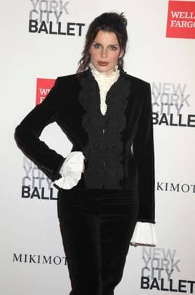 October 1, 2026, New York, New York, USA: Actor JULIA FOX seen during the red carpet arrivals for the New York City Fall Ballet Fall 2026 Gala held at the David Koch Theater at Lincoln Center. New York USA  - ZUMAk03_ 20261001_zaf_k03_126 Copyright: xNancyxKaszermanx