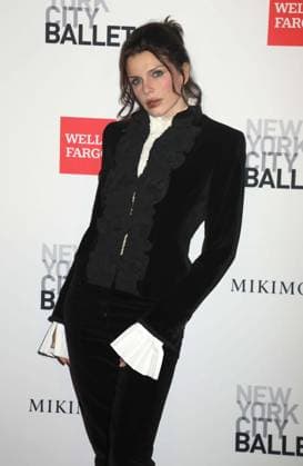 October 1, 2026, New York, New York, USA: Actor JULIA FOX seen during the red carpet arrivals for the New York City Fall Ballet Fall 2026 Gala held at the David Koch Theater at Lincoln Center. New York USA  - ZUMAk03_ 20261001_zaf_k03_127 Copyright: xNancyxKaszermanx