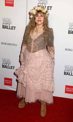 October 1, 2026, New York, New York, USA: Singer from rock band Fleetwood Mac, STEVIE NICKS wearing a dress by Mikimoto seen during the red carpet arrivals for the New York City Fall Ballet Fall 2026 Gala held at the David Koch Theater at Lincoln Center. New York USA  - ZUMAk03_ 20261001_zaf_k03_095 Copyright: xNancyxKaszermanx