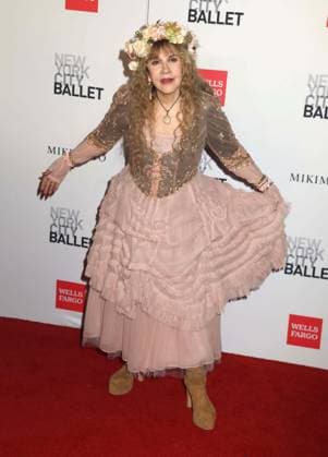 October 1, 2026, New York, New York, USA: Singer from rock band Fleetwood Mac, STEVIE NICKS wearing a dress by Mikimoto seen during the red carpet arrivals for the New York City Fall Ballet Fall 2026 Gala held at the David Koch Theater at Lincoln Center. New York USA  - ZUMAk03_ 20261001_zaf_k03_100 Copyright: xNancyxKaszermanx