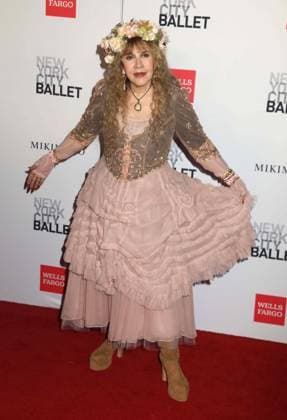 October 1, 2026, New York, New York, USA: Singer from rock band Fleetwood Mac, STEVIE NICKS wearing a dress by Mikimoto seen during the red carpet arrivals for the New York City Fall Ballet Fall 2026 Gala held at the David Koch Theater at Lincoln Center. New York USA  - ZUMAk03_ 20261001_zaf_k03_101 Copyright: xNancyxKaszermanx