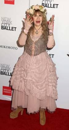 October 1, 2026, New York, New York, USA: Singer from rock band Fleetwood Mac, STEVIE NICKS wearing a dress by Mikimoto seen during the red carpet arrivals for the New York City Fall Ballet Fall 2026 Gala held at the David Koch Theater at Lincoln Center. New York USA  - ZUMAk03_ 20261001_zaf_k03_108 Copyright: xNancyxKaszermanx