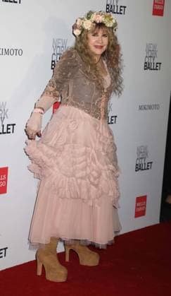 October 1, 2026, New York, New York, USA: Singer from rock band Fleetwood Mac, STEVIE NICKS wearing a dress by Mikimoto seen during the red carpet arrivals for the New York City Fall Ballet Fall 2026 Gala held at the David Koch Theater at Lincoln Center. New York USA  - ZUMAk03_ 20261001_zaf_k03_087 Copyright: xNancyxKaszermanx