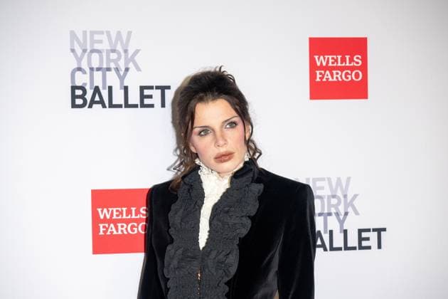October 1, 2026, New York, New York, United States: Julia Fox attends.The New York City Ballet 2026 Fall Gala at David H. Koch Theater, Lincoln Center on October 01, 2026 in New York City. New York United States  - ZUMAs197 20261001_aaa_s197_896 Copyright: xRonxAdarx