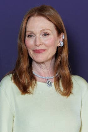 Messika Spring Summer 2027 Fashion Show During Paris Fashion Week: Celebrity Arrivals—Julianne Moore, 460109, October 1, 2026, Paris, France  Copyright: xSebastienxFremontx xStarfacex STAR_460109_140
