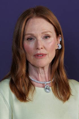 Messika Spring Summer 2027 Fashion Show During Paris Fashion Week: Celebrity Arrivals—Julianne Moore, 460109, October 1, 2026, Paris, France  Copyright: xSebastienxFremontx xStarfacex STAR_460109_152