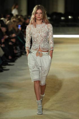 PFW - Isabel Marant Runway A model walks the runway during the Balmain Womenswear Spring Summer 2027 show as part of Paris Fashion Week on September 30, 2026 in Paris, France. Photo by Alain-Gil Gonzalez ABACAPRESS.COM Paris France  Copyright: xGonzalezxAlain-Gil ABACAx