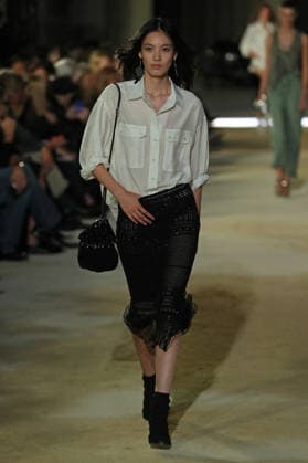 PFW - Isabel Marant Runway A model walks the runway during the Balmain Womenswear Spring Summer 2027 show as part of Paris Fashion Week on September 30, 2026 in Paris, France. Photo by Alain-Gil Gonzalez ABACAPRESS.COM Paris France  Copyright: xGonzalezxAlain-Gil ABACAx