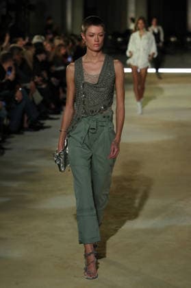 PFW - Isabel Marant Runway A model walks the runway during the Balmain Womenswear Spring Summer 2027 show as part of Paris Fashion Week on September 30, 2026 in Paris, France. Photo by Alain-Gil Gonzalez ABACAPRESS.COM Paris France  Copyright: xGonzalezxAlain-Gil ABACAx