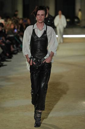 PFW - Isabel Marant Runway A model walks the runway during the Balmain Womenswear Spring Summer 2027 show as part of Paris Fashion Week on September 30, 2026 in Paris, France. Photo by Alain-Gil Gonzalez ABACAPRESS.COM Paris France  Copyright: xGonzalezxAlain-Gil ABACAx