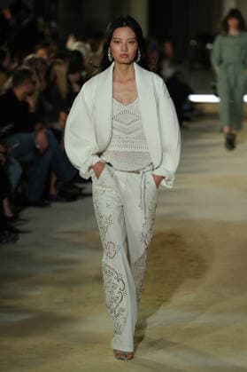 PFW - Isabel Marant Runway A model walks the runway during the Balmain Womenswear Spring Summer 2027 show as part of Paris Fashion Week on September 30, 2026 in Paris, France. Photo by Alain-Gil Gonzalez ABACAPRESS.COM Paris France  Copyright: xGonzalezxAlain-Gil ABACAx
