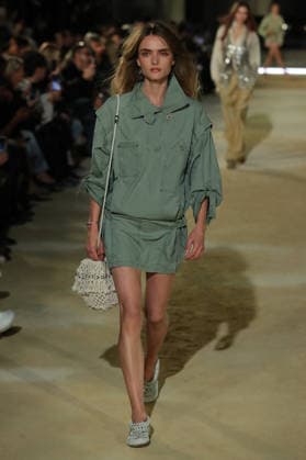 PFW - Isabel Marant Runway A model walks the runway during the Balmain Womenswear Spring Summer 2027 show as part of Paris Fashion Week on September 30, 2026 in Paris, France. Photo by Alain-Gil Gonzalez ABACAPRESS.COM Paris France  Copyright: xGonzalezxAlain-Gil ABACAx
