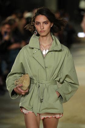 PFW - Isabel Marant Runway A model walks the runway during the Balmain Womenswear Spring Summer 2027 show as part of Paris Fashion Week on September 30, 2026 in Paris, France. Photo by Alain-Gil Gonzalez ABACAPRESS.COM Paris France  Copyright: xGonzalezxAlain-Gil ABACAx