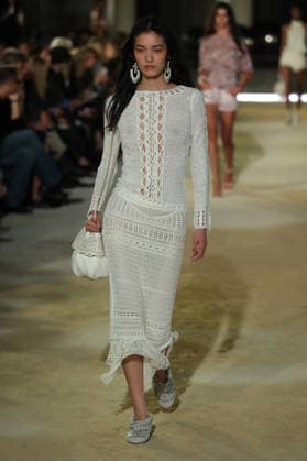 PFW - Isabel Marant Runway A model walks the runway during the Balmain Womenswear Spring Summer 2027 show as part of Paris Fashion Week on September 30, 2026 in Paris, France. Photo by Alain-Gil Gonzalez ABACAPRESS.COM Paris France  Copyright: xGonzalezxAlain-Gil ABACAx