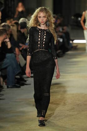 PFW - Isabel Marant Runway A model walks the runway during the Balmain Womenswear Spring Summer 2027 show as part of Paris Fashion Week on September 30, 2026 in Paris, France. Photo by Alain-Gil Gonzalez ABACAPRESS.COM Paris France  Copyright: xGonzalezxAlain-Gil ABACAx