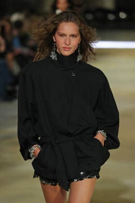 PFW - Isabel Marant Runway A model walks the runway during the Balmain Womenswear Spring Summer 2027 show as part of Paris Fashion Week on September 30, 2026 in Paris, France. Photo by Alain-Gil Gonzalez ABACAPRESS.COM Paris France  Copyright: xGonzalezxAlain-Gil ABACAx